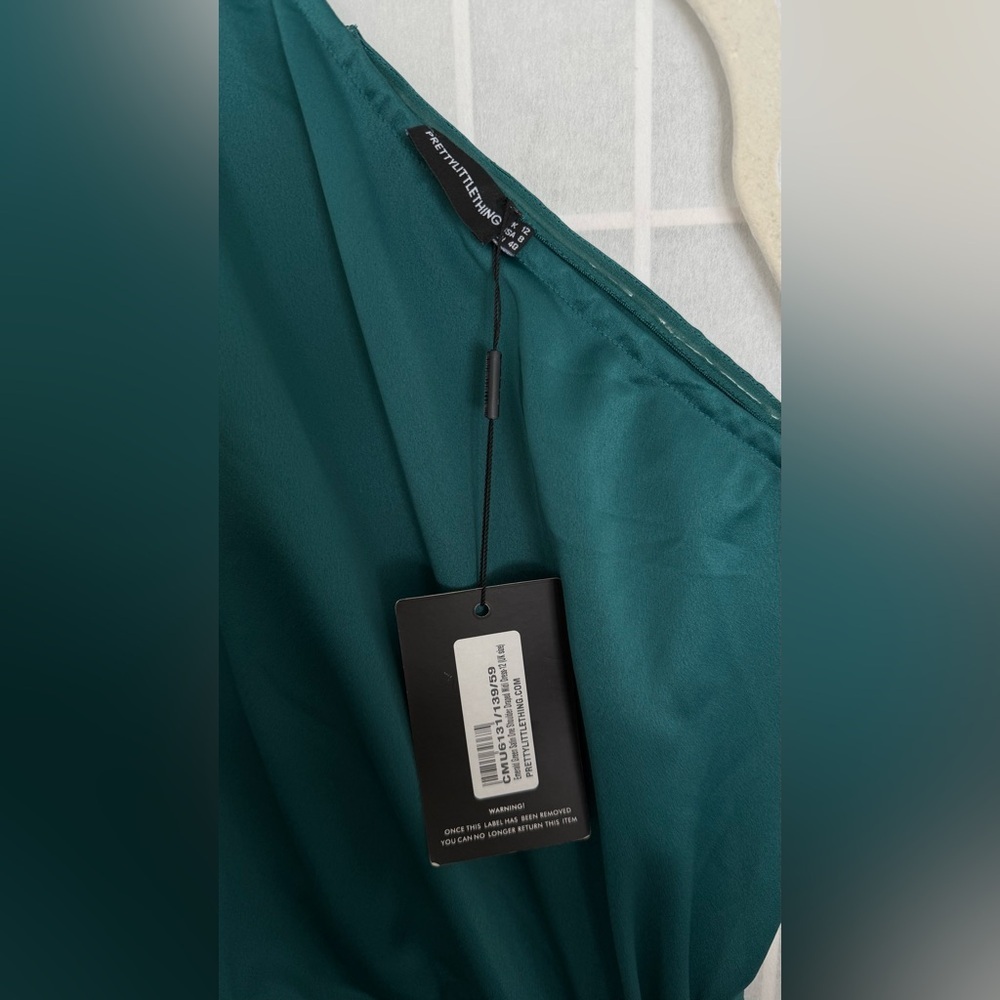 PrettyLittleThing Emerald Green One-Shoulder Dress - Picture 3 of 7